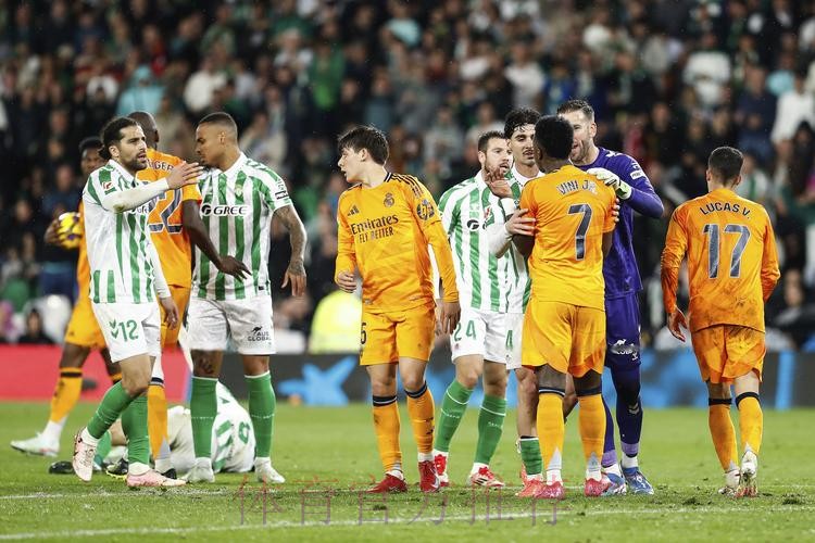 西甲-皇马1-2遭贝蒂斯逆转5轮仅1胜 伊斯科传射